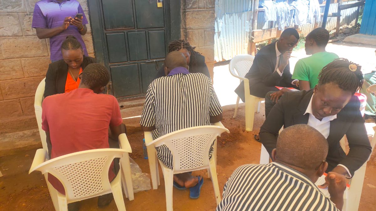 SchoolofLawKE's tweet photo. Our Advocates Training Programme students during a weekend legal aid clinic at the Karbanet GK Prison. The students, led by our lecturers, offered free legal advice to the inmates.
#Legalaidservice
#KSLstudents
#ATPstudents https://t.co/u1Cor8mSxz