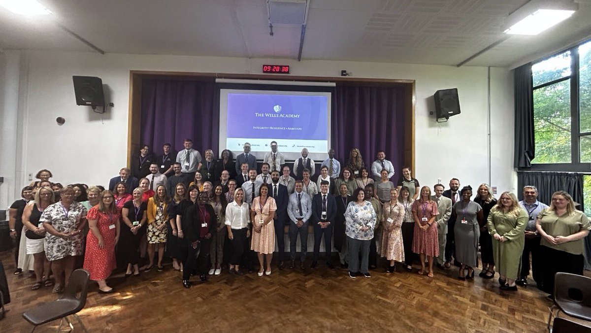MrColesDrama's tweet photo. Our @TheWellsAcademy Family Photo!
So excited for an incredible academic year with this wonderful team! https://t.co/mwQnZMdFAq