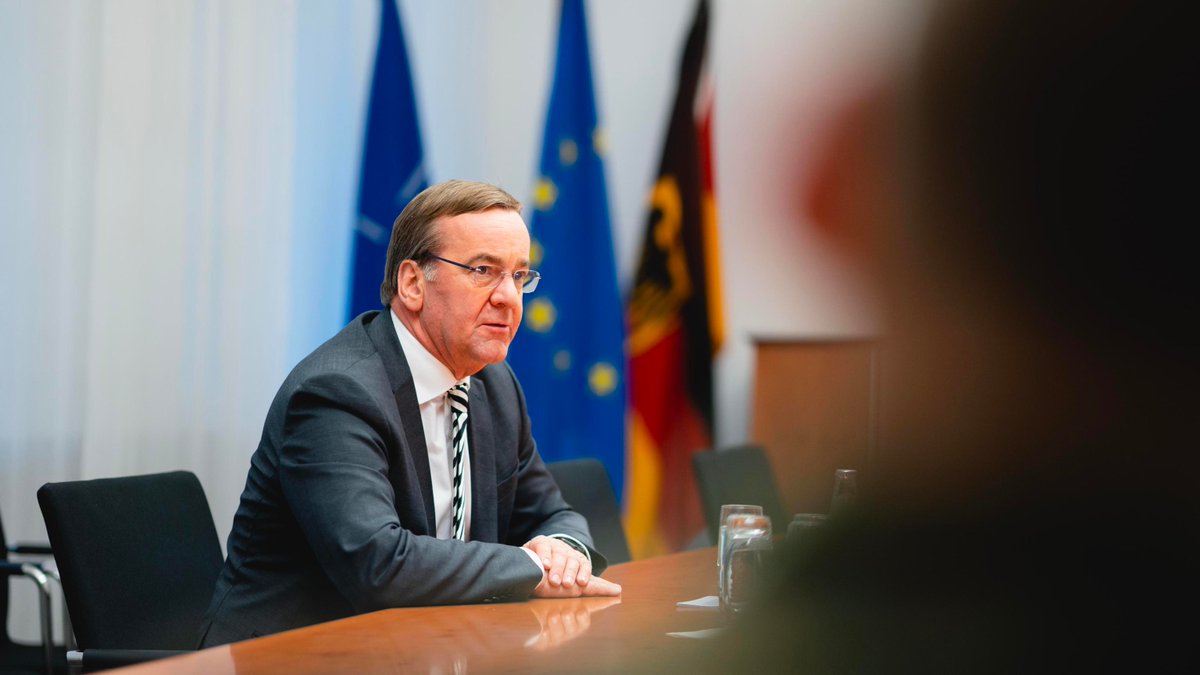 Verteidigungsministerium (@bmvg_bundeswehr) on Twitter photo Zu Wochenbeginn sprach Minister #Pistorius mit seinem 🇮🇱 Amtskollegen <a href="/yoavgallant/">יואב גלנט - Yoav Gallant</a> und dankte ihm für die großartige Rüstungszusammenarbeit. #ARROW3 ist von strategischer Bedeutung und hat Priorität. Weitere Schritte zu dessen Beschaffung sollen noch im September fixiert werden. Zu Wochenbeginn sprach Minister #Pistorius mit seinem 🇮🇱 Amtskollegen <a href="/yoavgallant/">יואב גלנט - Yoav Gallant</a> und dankte ihm für die großartige Rüstungszusammenarbeit. #ARROW3 ist von strategischer Bedeutung und hat Priorität. Weitere Schritte zu dessen Beschaffung sollen noch im September fixiert werden.