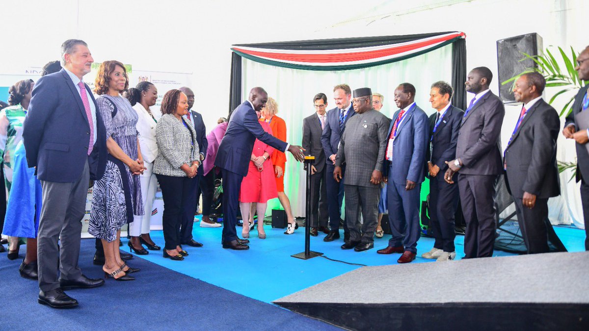 julius_maadabio's tweet photo. Today, I joined my brother and host of the @AfClimateSummit, His Excellency @WilliamsRuto, at the launch of the Financing Locally Led Climate Action (FLLoCA) Programme - a Kenyan Government-led action-oriented initiative designed to benefit millions of Kenyans and lay the foundation for robust climate adaptation efforts over the next decade. 

The transformative action taken by the Kenyan Government to reduce community-level vulnerability and build resilience to #climatechange impacts is a commendable step that should be replicated across #Africa to promote country-specific solutions to the climate change challenges.

On our part, #SierraLeone will work with #Kenya and our development partners to formulate a similar initiative to strengthen our 446 wards nationwide.

I am optimistic that our partners will be encouraged by such South-South cooperation and learning model amongst African countries. This could shorten the time to design various programmes and help countries move faster in developing bankable projects to crowd in more significant private investment flow.