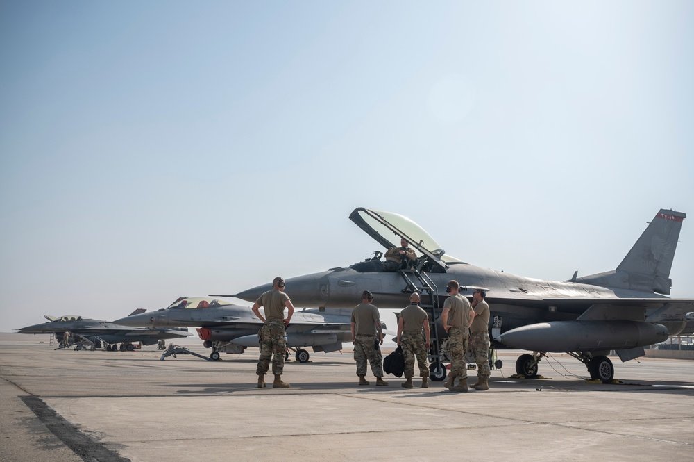 thewittynoise's tweet photo. #ExerciseBrightStar Update: @usairforce F-16 fighter jets and A-10 Thunderbolt CAS aircraft, deployed at the EAF Cairo West Airbase to take part in Exercise Bright Star 23.
(Check this out: @ShivAroor @mjavinod @alpha_defense @IAF_MCC) https://t.co/s3Tn0ztTb2