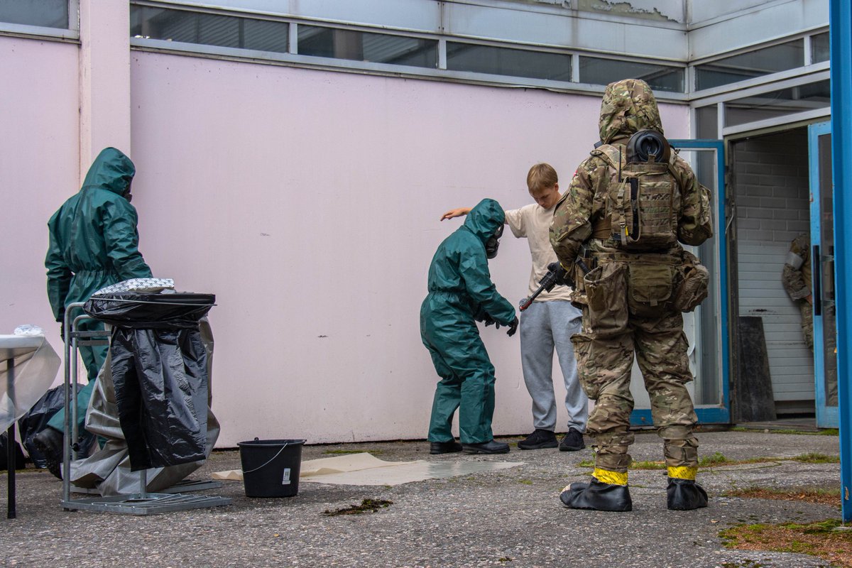 Maavoimat's tweet photo. #Reccex23 harjoituksessa tehdasalueella Kauttualla epäiltiin laitonta laboratoriotoimintaa. Alue tarkastettiin Poliisin ja Rajavartiolaitoksen toimesta, mikä paljasti laboratorion lisäksi tunnistamattomia kemikaaleja. Tekemistä riitti myös #CBRN-joukkueellemme.

#maavoimat #porpr https://t.co/LBuVOJdYzt