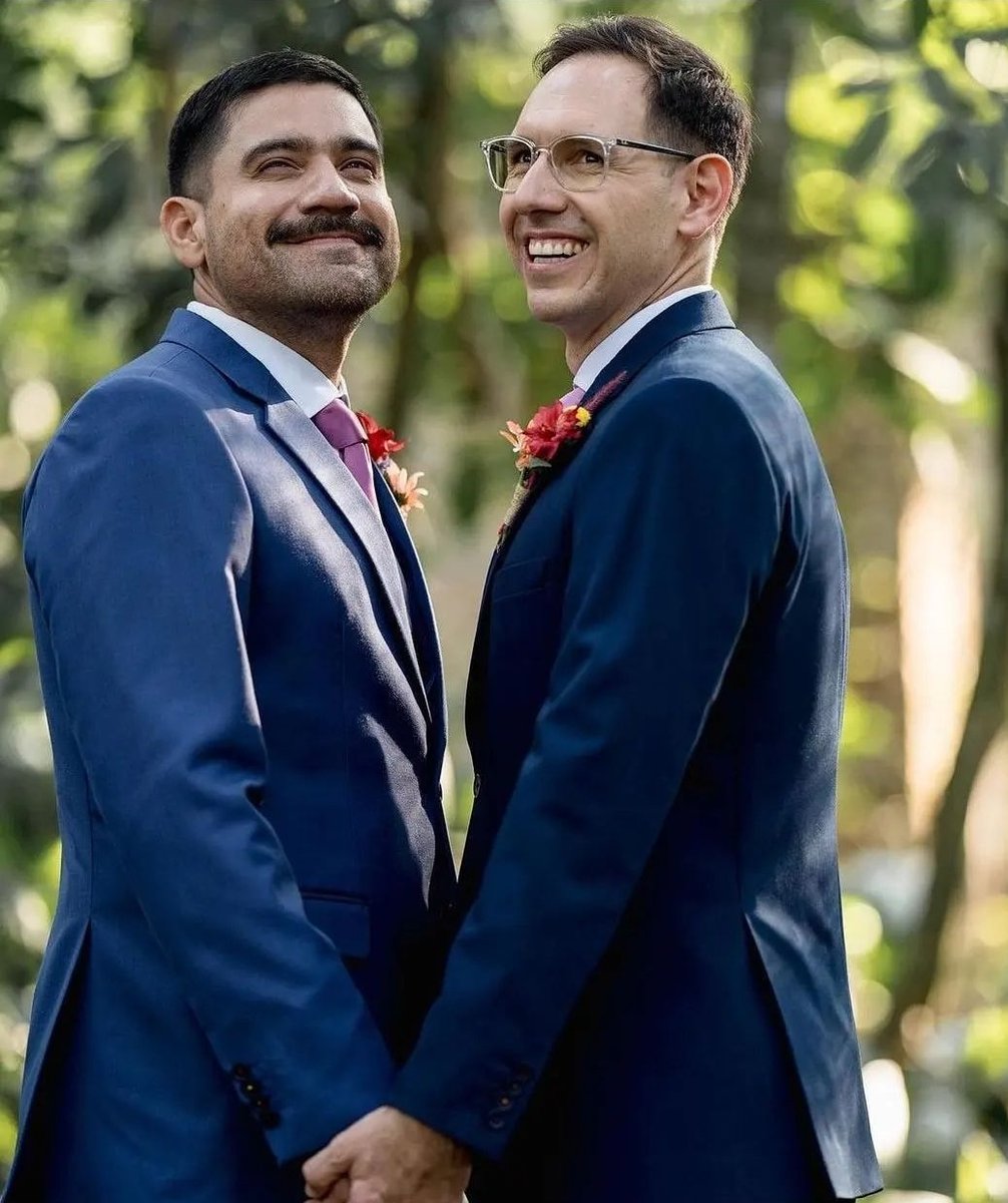 milibritez's tweet photo. Se casaron en Caacupé, en una boda simbólica !
No los conozco. Les felicito y espero que la intolerancia y toxicidad de algunos/as no les afecte.
Hicieron ver que con sobriedad, respeto, sin marchas y circo, se consigue reivindicar, generar debate y empatía. 
Que viva el amor 💘 https://t.co/f66OIbwpjh