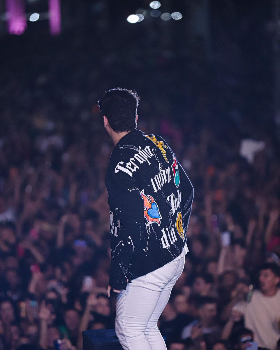 augemusicof's tweet photo. Que show foi esse? 😍😱
A terapia 1000% invadiu a última noite da Finecap e o Henry Freitas não deixou ninguém parado em Pau dos Ferros/RN! 🔥
#HenryFreitas #Finecap #Terapia1000Porcento https://t.co/9OvLRxWX42