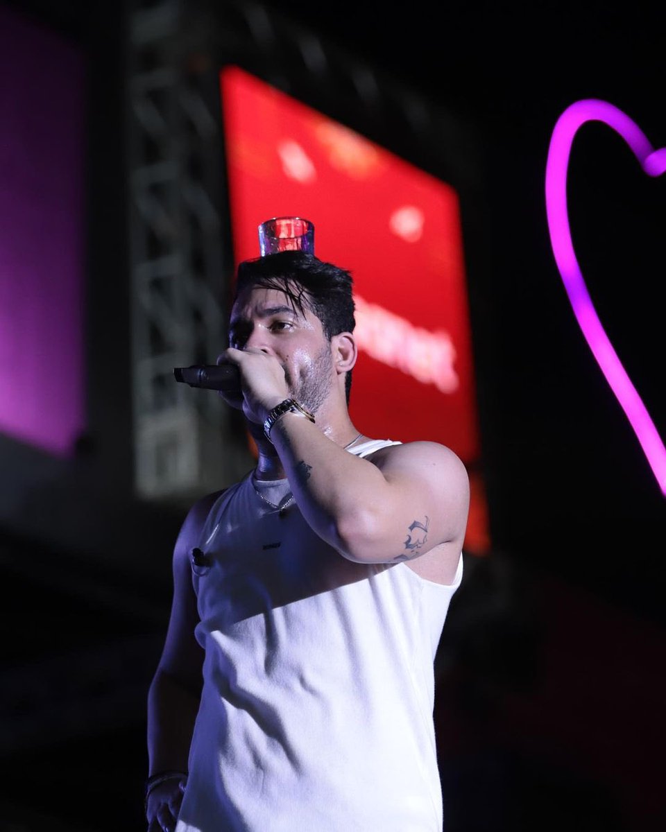 augemusicof's tweet photo. Que show foi esse? 😍😱
A terapia 1000% invadiu a última noite da Finecap e o Henry Freitas não deixou ninguém parado em Pau dos Ferros/RN! 🔥
#HenryFreitas #Finecap #Terapia1000Porcento https://t.co/9OvLRxWX42