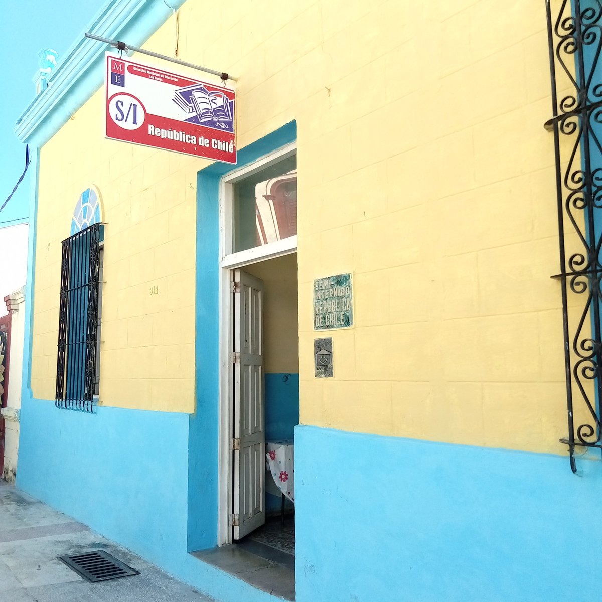 YuliaMarquezP's tweet photo. Éxitos en el nuevo curso escolar para los niños, familia y colectivo de cada centro educacional de #Cuba, en especial para los de #RepúblicadeChile en #LasTunas https://t.co/alWIkHzsHY