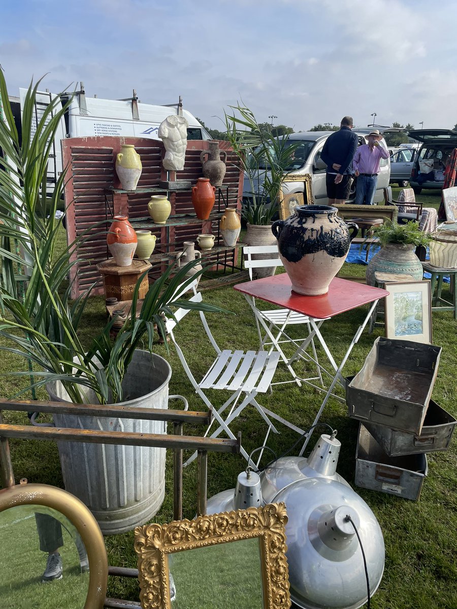 sw19antiques's tweet photo. It was so great to see so many of you at Wimbledon Homes &amp; Antiques Fair yesterday, the last fair for 2023!
 
We would like to take this opportunity to thank everyone who attended our fabulous event over these last few months.  

New dates for 2024 will be announced soon! https://t.co/5TqfFS0gvP
