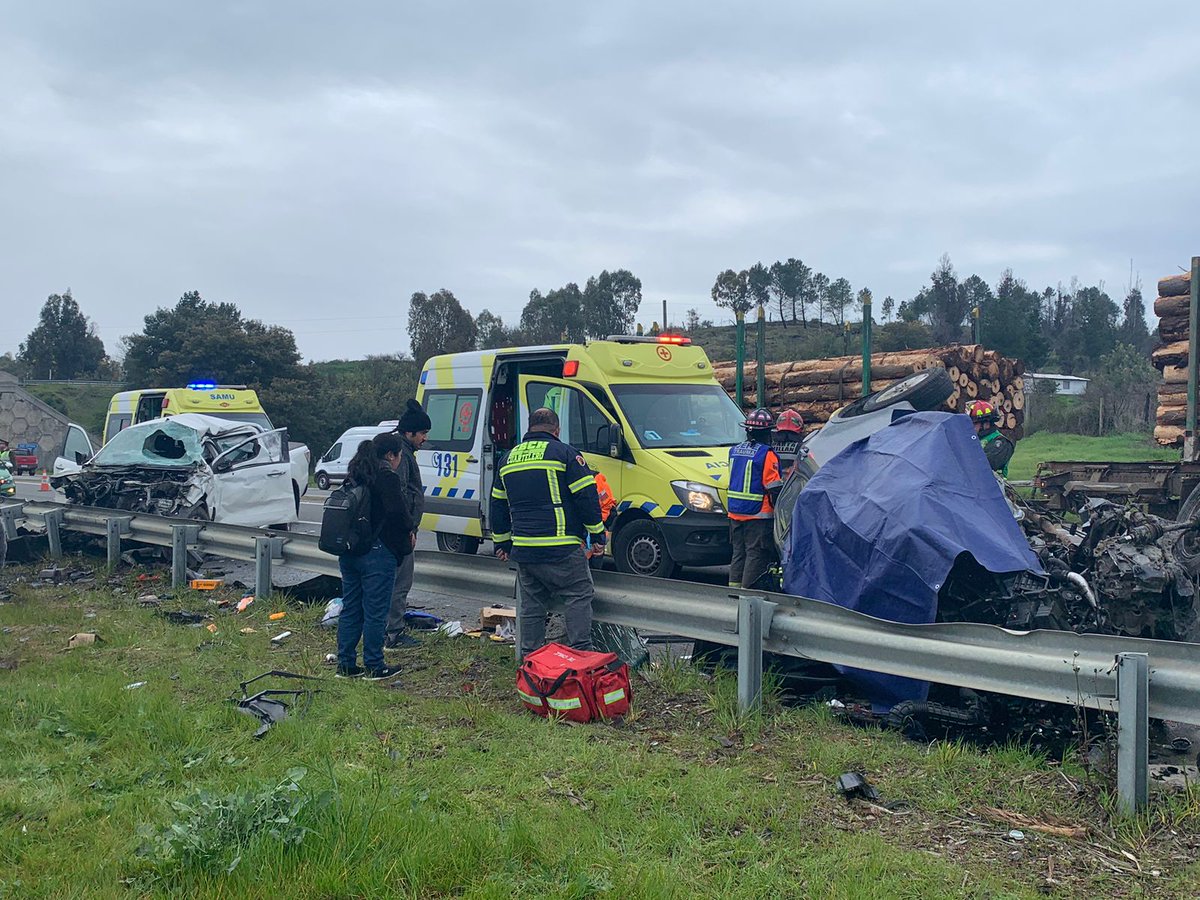 Un fallecido y un herido grave es el saldo de accidente en km 17 de la #Autopista #Itata en dirección #Chillan a #Concepción tras colision por alcance en #Nuble <a href="/RadioLaWfm/">Radio La W 🌐</a> <a href="/biobio/">BioBioChile</a>
