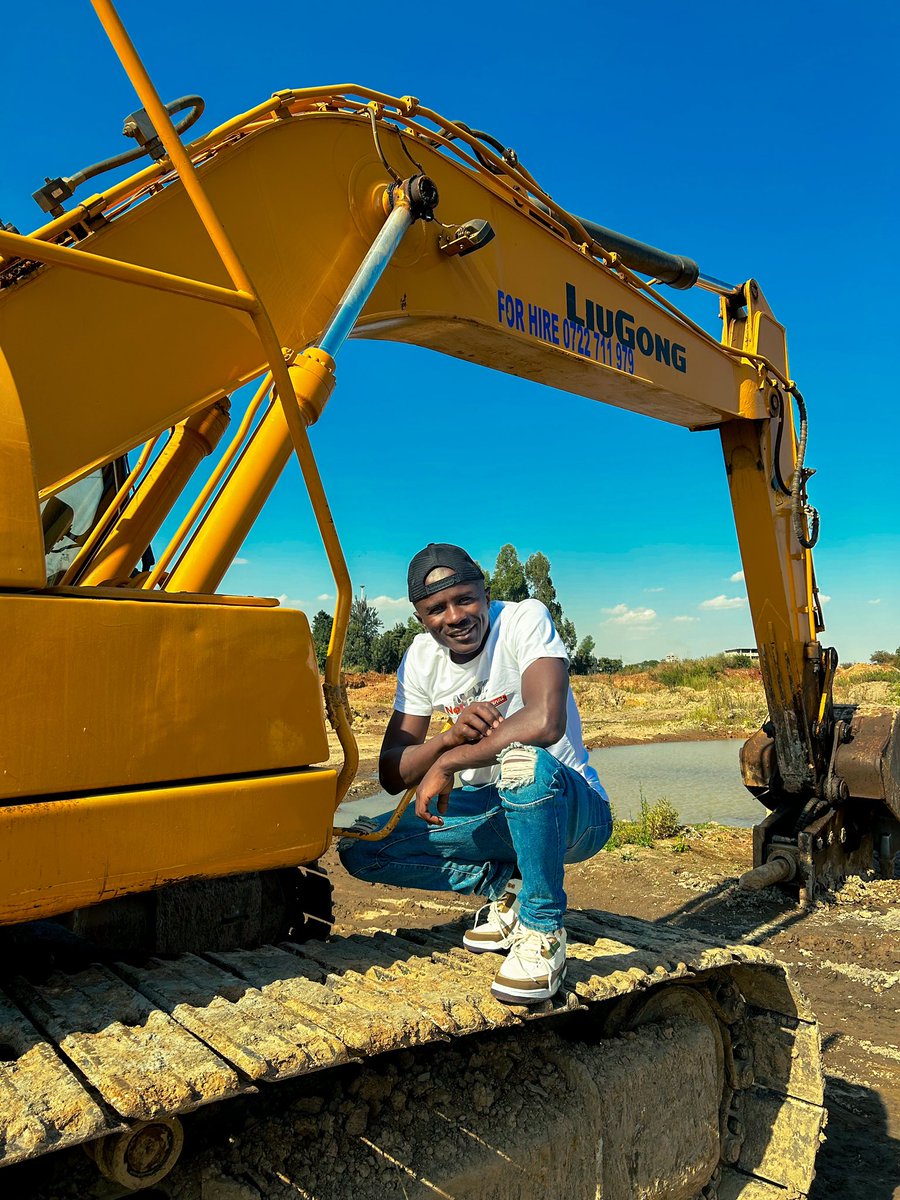 Fredmunene_'s tweet photo. The new age comes with power,responsibilities and goals. And the plan is;
-God
-Family 
-Enjoyment 
-Inspiring 
-Training small scale farmer on how to farm and make money.
-Creating Jobs 
WE MUST WIN 
#Fredday https://t.co/Xvf1CMdnTC