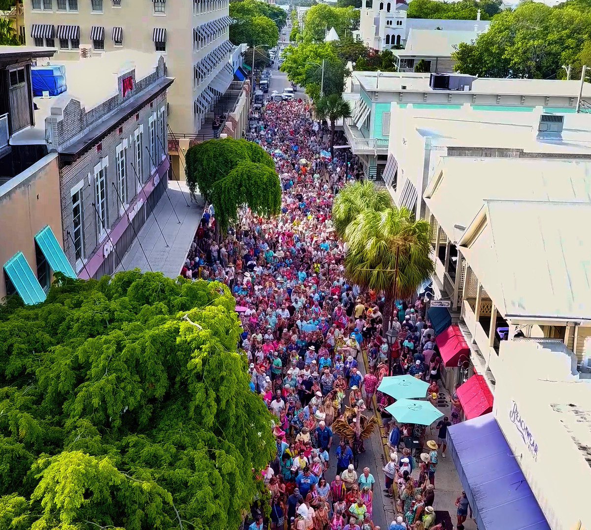 Key West pays tribute to the legendary Jimmy Buffett who left us on Sept. 1. Thousands gathered on Duval Street for a march honoring the man who put 'Margaritaville' on the map. 🎶🌴 #JimmyBuffett #KeyWest #Margaritaville