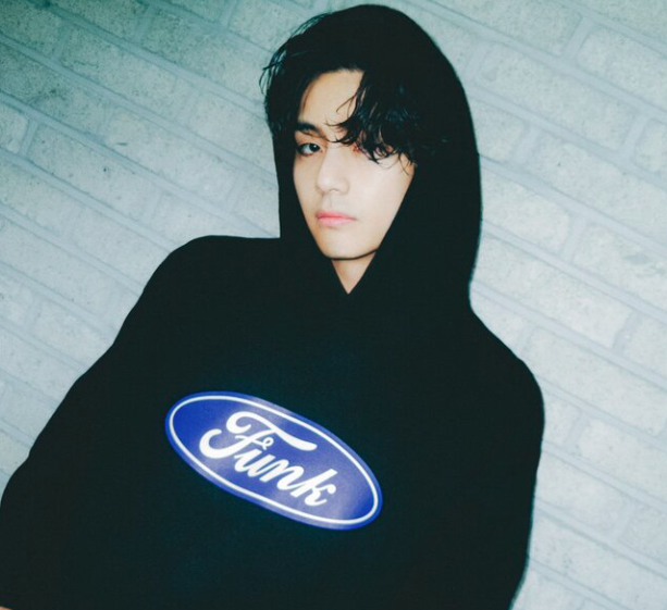 AboutMusicYT's tweet photo. Taehyung of BTS, EXO's D.O. and Olivia Rodrigo will all release new music this Friday! https://t.co/G0y9fE1Udd