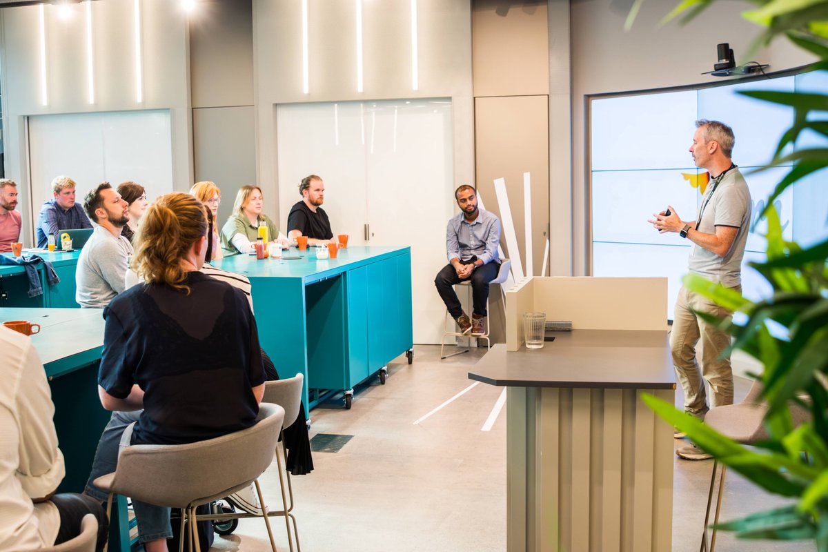 dogpatchlabs's tweet photo. ⚡@ESBGroup #XPotential Incubator 2023 is finally here - Day 1 download:

-ESB Head of Innovation sets vision
-@rhonatogher Fireside, EU Inventor Awards winner ‘23
-Intrapreneurship survival guide
-Problem deep-dives with decarbonisation teams

Net zero towns, green data + beyond https://t.co/RNbgmEfkyk
