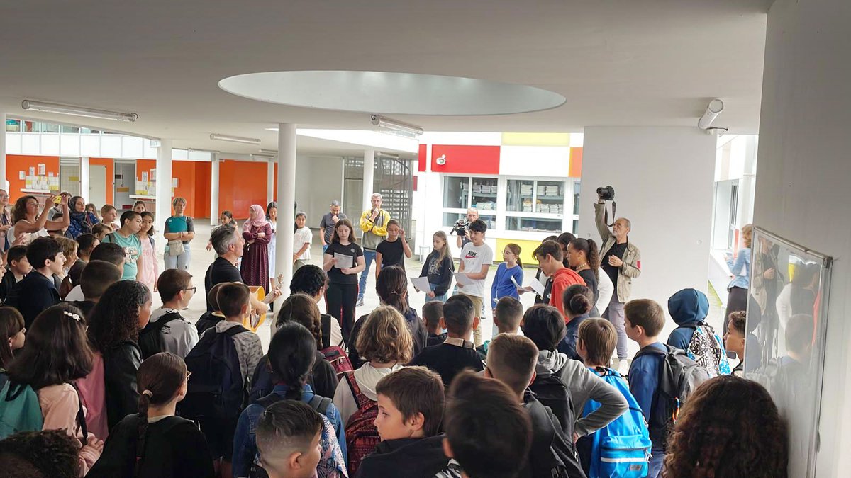 .<a href="/AcBordeaux/">Académie de Bordeaux</a> <a href="/dsden64/">DSDEN64</a>
[#RS2023]
Le DASEN a participé à la rentrée des 6e du collège E. Gabard de <a href="/JuranconVille/">Ville de Jurançon</a>, puis s'est rendu à l'école Trianon à de <a href="/Ville_Pau/">Pau, Capitale Humaine</a>.
Rentrée en musique pour les 6e au collège <a href="/ClermontPau/">Collège Clermont</a> en présence du DAASEN.
Belle rentrée à tous !
🏫🎒🎵