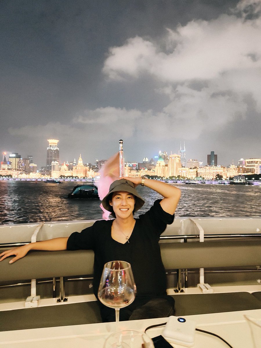 khj_heneciatwt's tweet photo. 이번주는 유튜브도 그렇고 중국과 인연이 많은 주네요.
옷을 잘 못 챙겨서 단벌 신사였다는 게 조금 아쉬웠던 출장...;;;

#HENECIA
#KIMHYUNJOONG
#김현중 
#キムヒョンジュン
#金賢重 https://t.co/tVxZ061mV7