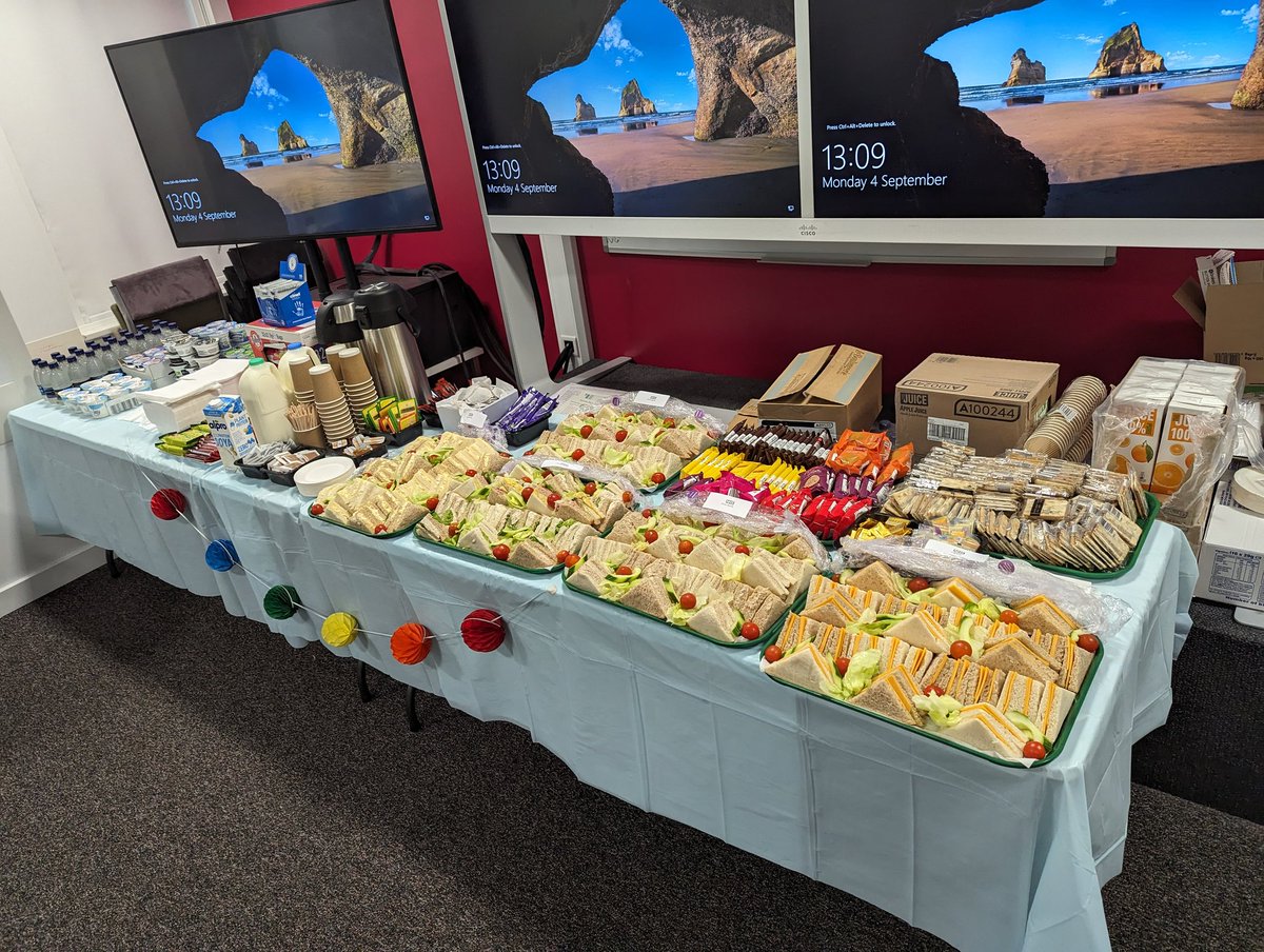 A light lunch to say thank you to our amazing and hard working domestic and hostess teams @BartsHospital. Welcome to <a href="/NHSBartsHealth/">Barts Health</a> <a href="/robinsona1511/">Angela Robinson</a> <a href="/martinacnhs/">Martina Cummins</a> <a href="/Barts_Charity/">Barts Charity</a> <a href="/CAlexanderNHS/">Caroline Alexander</a>