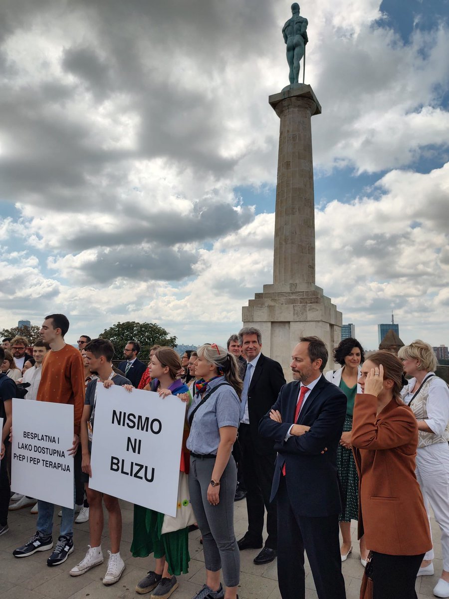 EAFergusonUK's tweet photo. Ponosan sam što sam jutros mogao da podržim početak Beogradske nedelje ponosa @belgradepride. Svaki dan je važan za poštovanje ljudskih prava. #PrideMatters https://t.co/LwG5fyoPZr