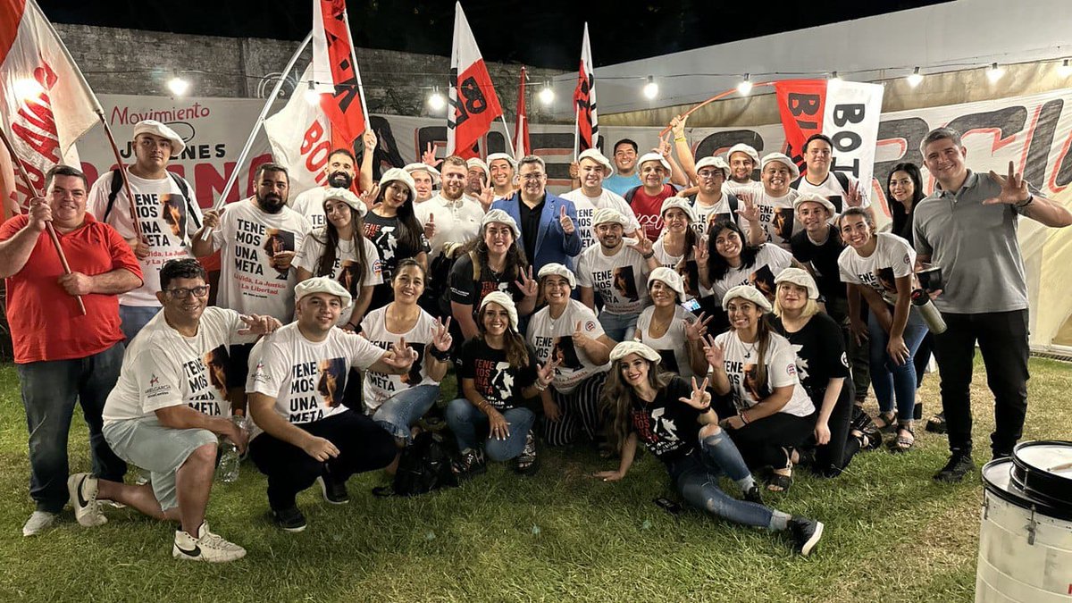 Agustinlobo1516's tweet photo. Feliz aniversario a este gran Movimiento Boina Blanca, un espacio que lleva bien en alto las bandera de la lucha de los #Desposeidos, por muchos años más. 🇵🇱 

#13AniversarioBoinaBlanca.
#Tucumán https://t.co/iBSdQVvczt