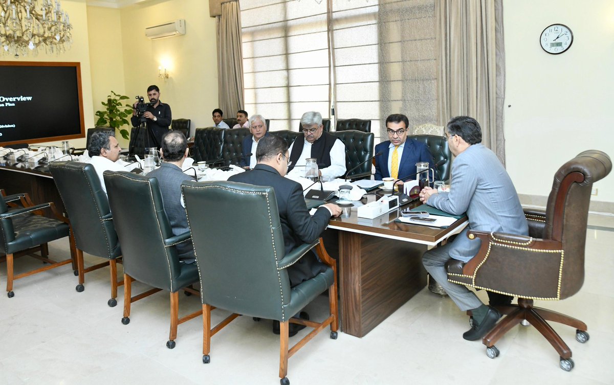 GovtofPakistan's tweet photo. نگران وزیرِ اعظم انوار الحق کاکڑ کو بجلی کے شعبے پر تفصیلی بریفنگ

اجلاس کو بجلی کی مجموعی پیداواری استعداد، سال بھر میں پیداوار و ترسیل اور اسکے لئے استعمال ہونے والے انرجی مکس کے بارے میں بتایا گیا۔

وزیرِ اعظم نے ہدایت کی کہ بجلی چوری کرنے والے عناصر کے خلاف فوری کارروائی شروع کی جائے اور اس کی پیش رفت پر روزانہ کی بنیادوں پر رپورٹ پیش کی جائے۔