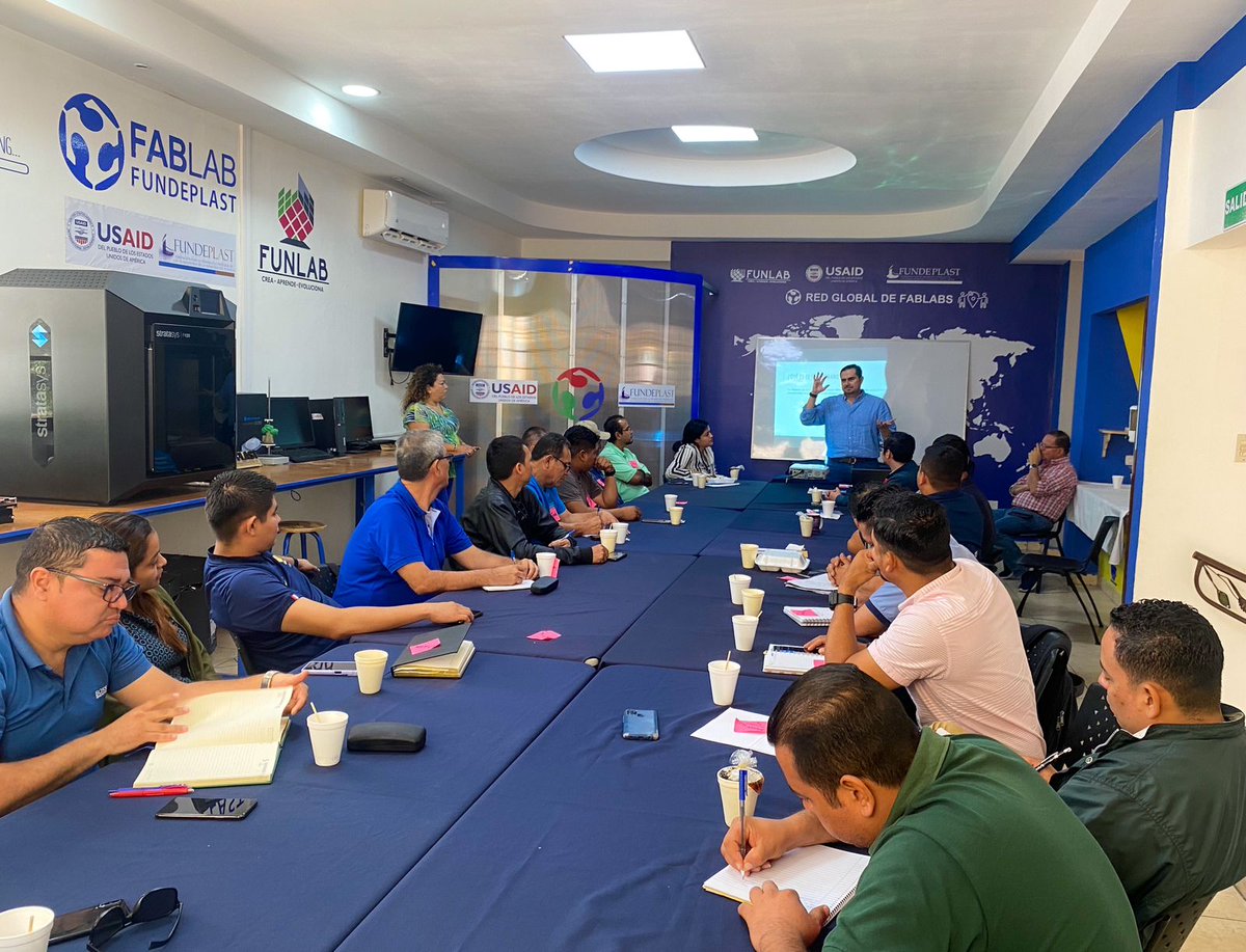 Recientemente nuestros colegas tuvieron la oportunidad de capacitarse para potenciar las habilidades de un buen lider.
"Construyendo Entrenadores" 📚📌📝
#Capacitación #entrenadores #lider #habilidadessociales