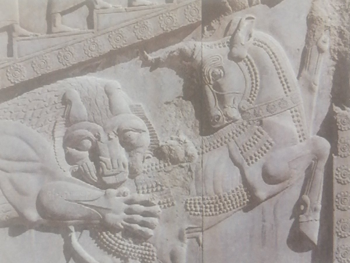 در ایران باستان شیر نماد خورشید و گاو نماد ماه بوده
توی این نقش که شیر گاو رو گاز گرفته و گل اویز شدن یعنی مقارنه ماه و خورشید و سال جدید:)