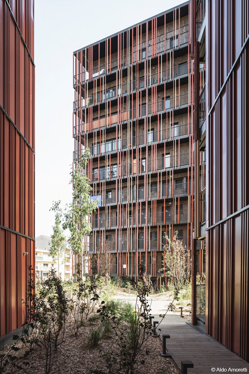 MAISONMP's tweet photo. Wood’art rassemble un espace commercial, un hôtel, des logements mixtes et un  parking dans une architecture composée à 76% de bois, auxquels s'ajoutent un toit pensé comme un parc et des espaces collectifs pour les vélos. 🚲🌿
· · ·
+ d'infos 👉 https://t.co/lDXXL7AeV1 https://t.co/O6DMJWtU7V