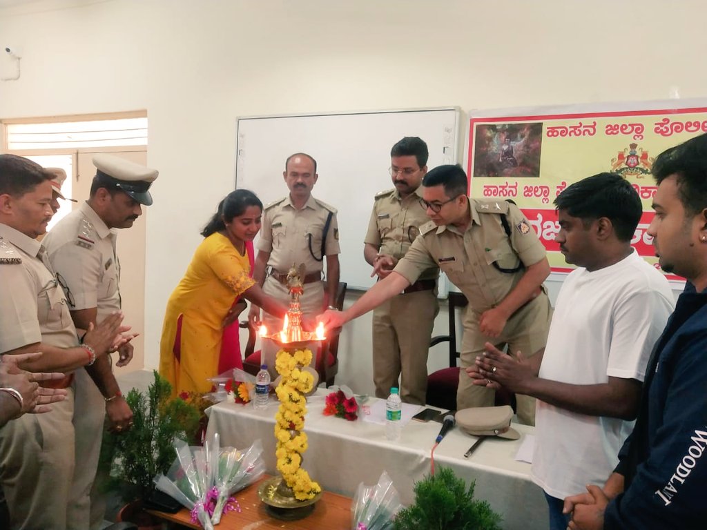 SPHassan2's tweet photo. A month-long health improvement programme called "Punarjani" is being undertaken by Hassan District Police in coordination with PTS Hassan today to improve the health and physical fitness of officers and staff.  
@DgpKarnataka @KarnatakaCops 
@HithendrarR @Rangepol_SR https://t.co/2klBjINuLb