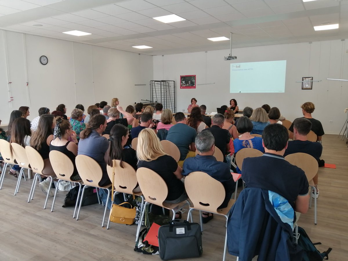 Journée de pré rentrée au collège de Villeneuve de Marsan en compagnie de Mme la principale et de ses équipes. Un joli moment pour travailler sur l'auto évaluation de l'établissement. Merci à tous de votre accueil.