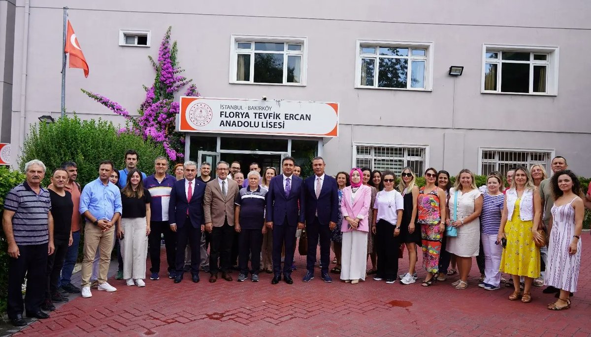 ✨İl Millî Eğitim Müdürümüz Doç. Dr. Murat Mücahit Yentür Florya Tevfik Ercan Anadolu Lisesi'nde Millî Eğitim Bakanımız Sayın Yusuf Tekin’in 2023-2024 Eğitim Öğretim Yılı Mesleki Çalışma Dönemi başlangıcında, EBA üzerinden öğretmenlerimize seslendiği toplantıya katıldı.