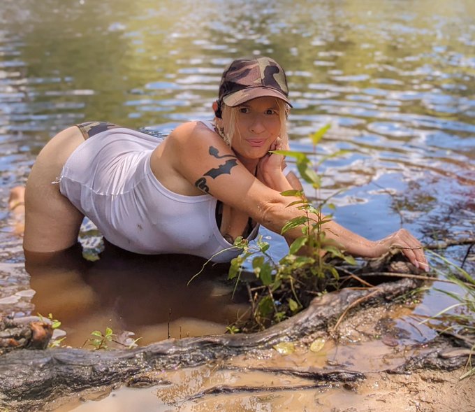 Happy Labor Day! ❤️ https://t.co/ja6HgBerI1<a href="/tag/girl"class="tags"><span>#girl</span></a><a href="/tag/country"class="tags"><span>#country</span></a>