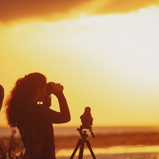 LPOVendee's tweet photo. 30 ans que la LPO Vendée compte les oiseaux migrateurs à la Pointe de l'Aiguillon !
C'est reparti : du 1er septembre au 30 novembre, du lever du soleil jusqu'à midi, les bénévoles LPO réalisent le suivi quotidien de la migration. 
+ d'infos sur https://t.co/0hQ4djgvag https://t.co/Yvn8sa80SA