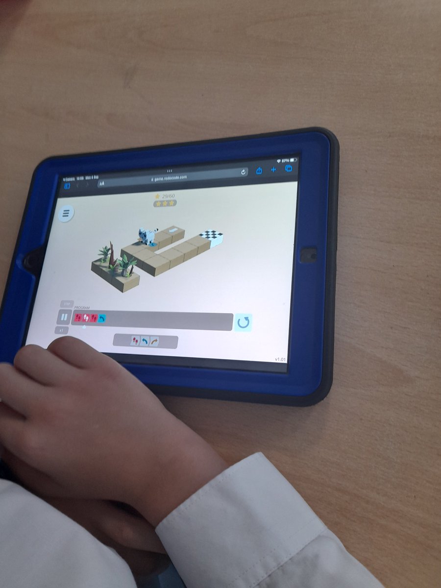 MGLWorld_Neil's tweet photo. This afternoon @SmithdownPrimY3 have been looking at the basics of coding. Working in pairs children used iPads to access the activities, Rodocodo and Programming with Angry Birds. Children worked together to complete the different levels using block coding. #Smithdowncomputing https://t.co/EkWDQ6ySG1