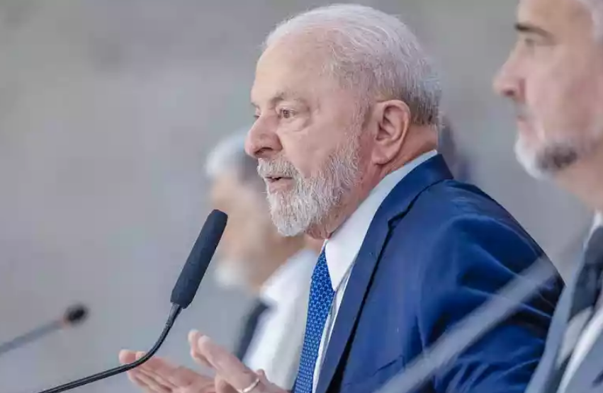 wmparente's tweet photo. O governo federal segue adiando a reforma ministerial prometida aos partidos de centro. Assim, o presidente Lula da Silva deixa a mensagem de que ele está no controle do tempo. No meu novo artigo para o @EM_Com avalio a estratégia do governo. Confira: https://t.co/jB8TvX8oBr https://t.co/pFiENCeWNQ