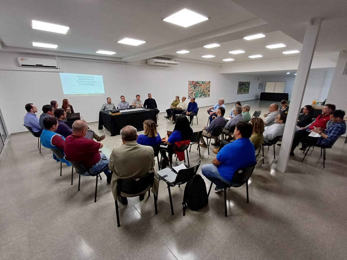 udpm_misiones's tweet photo. La Secretaría de ETP UDPM, en representación del Secretario General @grillo141 asistieron al foro sectorial de la *"Tecnicatura Superior en construcción sustentable"* en la sede de CAMECA. La misma reunió a los referentes académicos, y del sector socio-productivo. https://t.co/iBDhat3yed