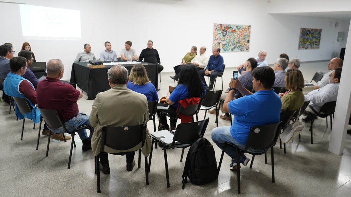 udpm_misiones's tweet photo. La Secretaría de ETP UDPM, en representación del Secretario General @grillo141 asistieron al foro sectorial de la *"Tecnicatura Superior en construcción sustentable"* en la sede de CAMECA. La misma reunió a los referentes académicos, y del sector socio-productivo. https://t.co/iBDhat3yed