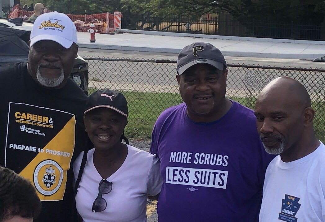 seiuhcpa's tweet photo. “More Scrubs, Less Suits!” @MayorEdGainey wears our shirt at #Pittsburgh #LaborDay in solidarity with nurses &amp; healthcare workers! https://t.co/uuKvZuT7sI