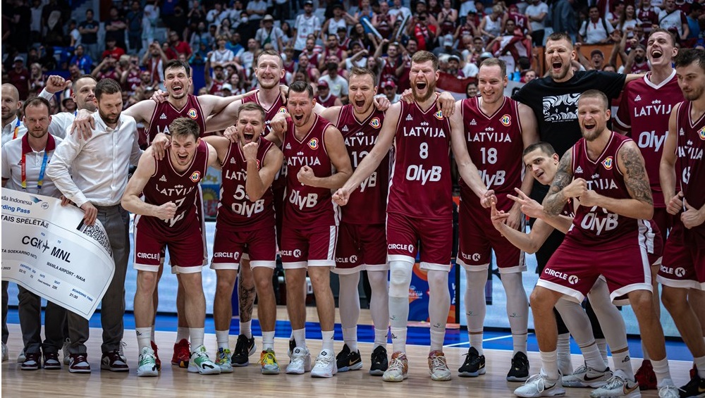 Iepriecinām visus basketbola fanus - Liepājā J. Čakstes laukumā tiešraidē būs iespējams vērot FIBA Pasaules kausa basketbolā ceturtdaļfināla spēli, kurā cīnīsies Latvija pret Vāciju! 🏀🇱🇻❤️ Gaidīsim visus basketbola līdzjutējus plkst. 11.45💪 Foto: Latvijas Basketbola savienība