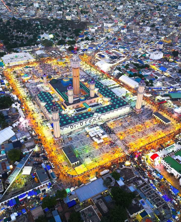 Legend_ElBashir's tweet photo. Bon Magal❤️
Je crois que j’ai la meilleure photo du grand mosquée de Touba 😍🕌 https://t.co/Zpt50iIjdP