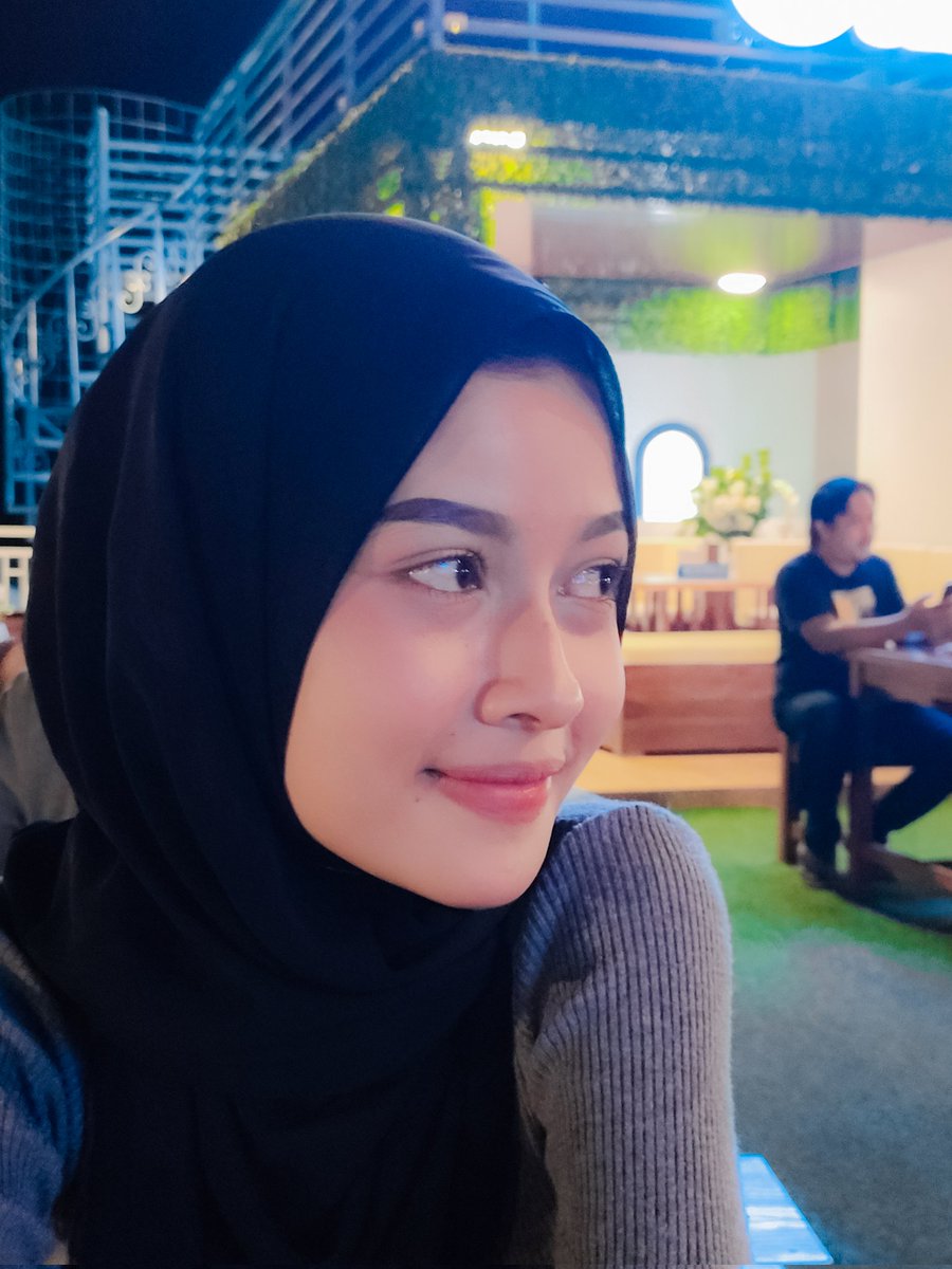 tuanputr1_'s tweet image. Pov youre on a date with me