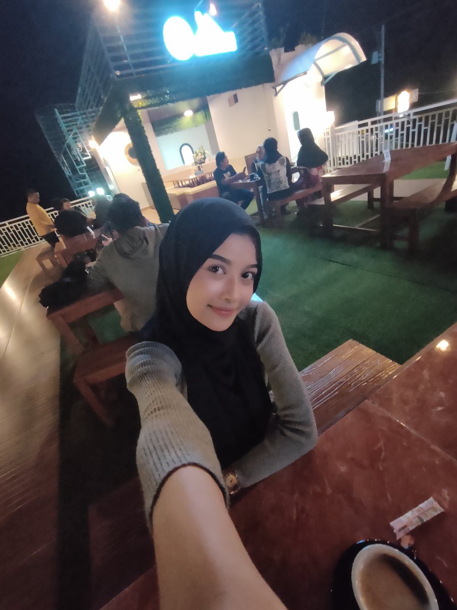 tuanputr1_'s tweet image. Pov youre on a date with me