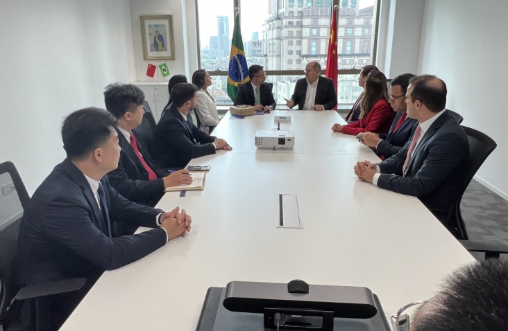 gazetaweb's tweet photo. Na China, Paulo se reúne com cônsul e garante 'melhor momento de AL'.▶ https://t.co/AaCgYztEx7 📸Wendel Palhares https://t.co/NrQidaXIRR