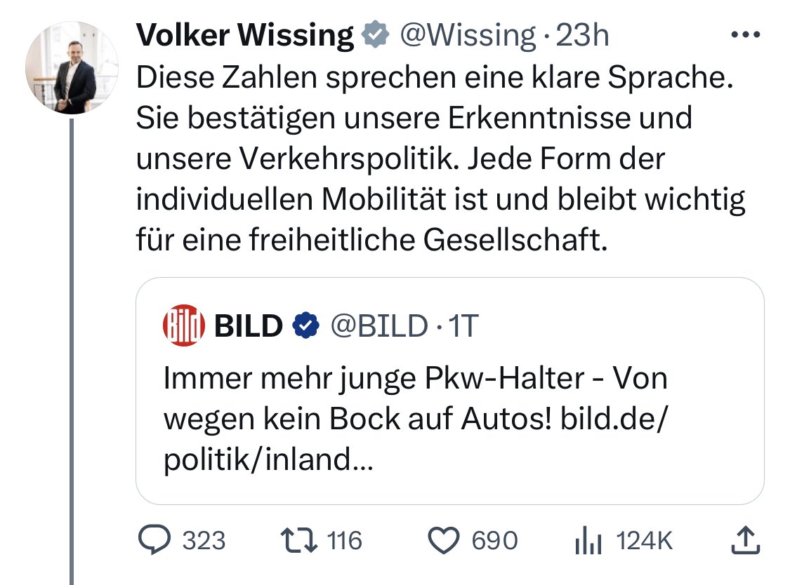 Haarscharfe Analyse „unseres“ Verkehrsministers. Mangels Alternativen nutzen die Menschen das Verkehrsmittel, das mit Abstand am stärksten gefördert wird. Was bleibt ihnen anderes übrig…