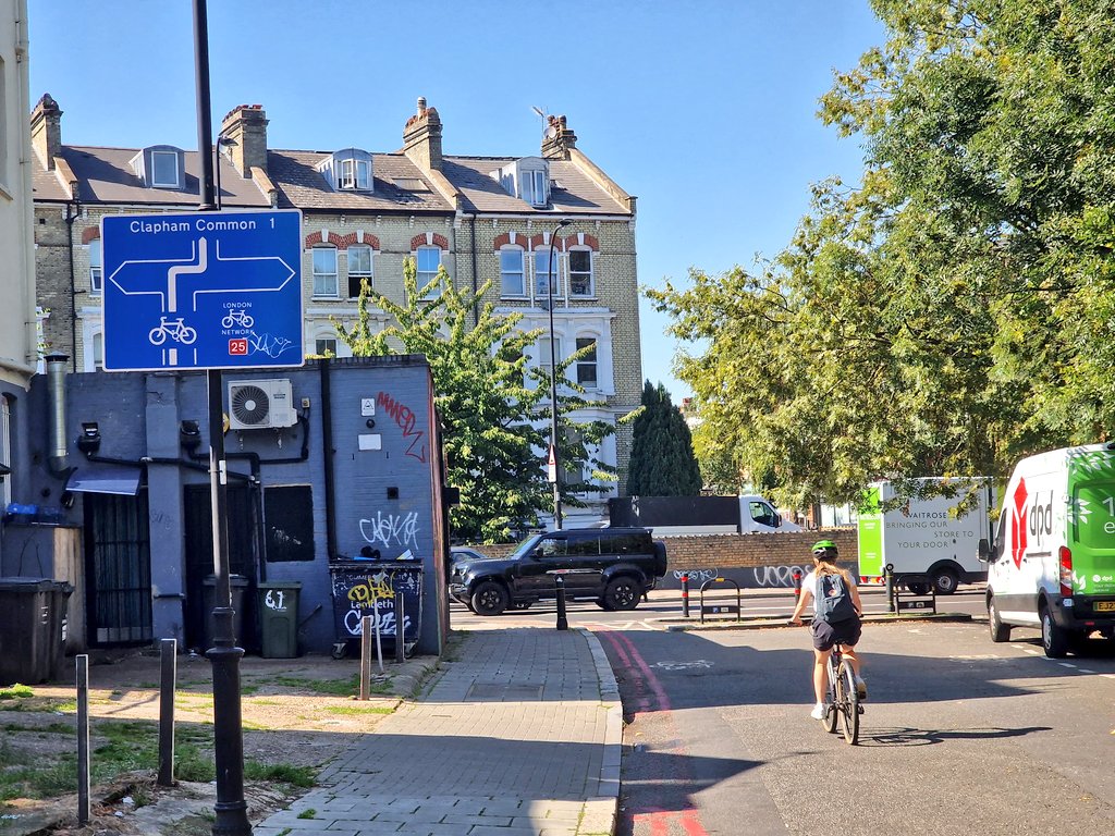 Hi 👋 @RezinaChowdhury love what you're doing w/ active travel in Lambeth. Just wondered, any plans for this crossing of Brixton Hill? Cyclists on route 25, Josephine-Lambert, have to cross 4 lanes unaided. Any chance of help from @TfL @willnorman to make safe? 🗺️ @cyclestreets