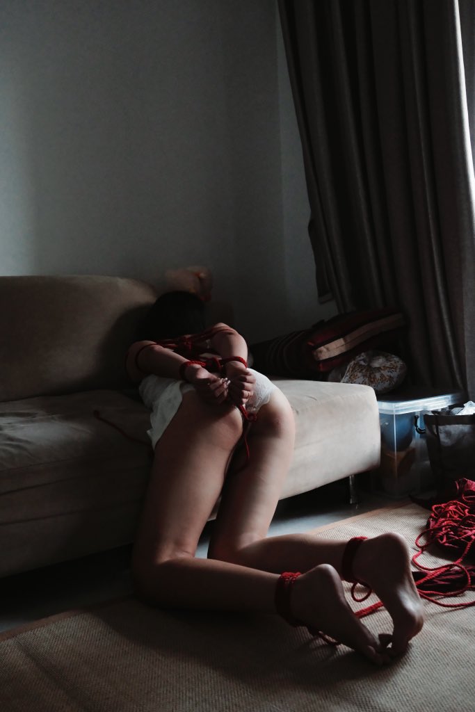 #shibari #bdsm #绳缚
被缚：<a href="/Mina33991761/">是谁叫我淘气小姐</a> 
缚手：<a href="/summershibari/">夏天与绳</a> 
场地：南山