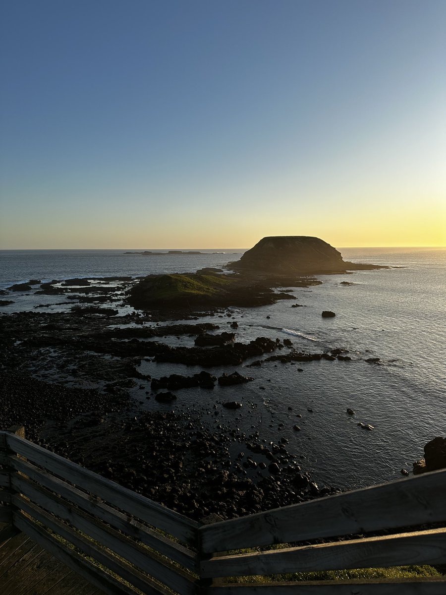 RSaprative's tweet photo. The blue tone is the result of post processing. Second picture is the original and the third picture is just another picture taken with a very low exposure.

Philip Island, Victoria, Australia
Sept 2023 https://t.co/0n64vSrFJL