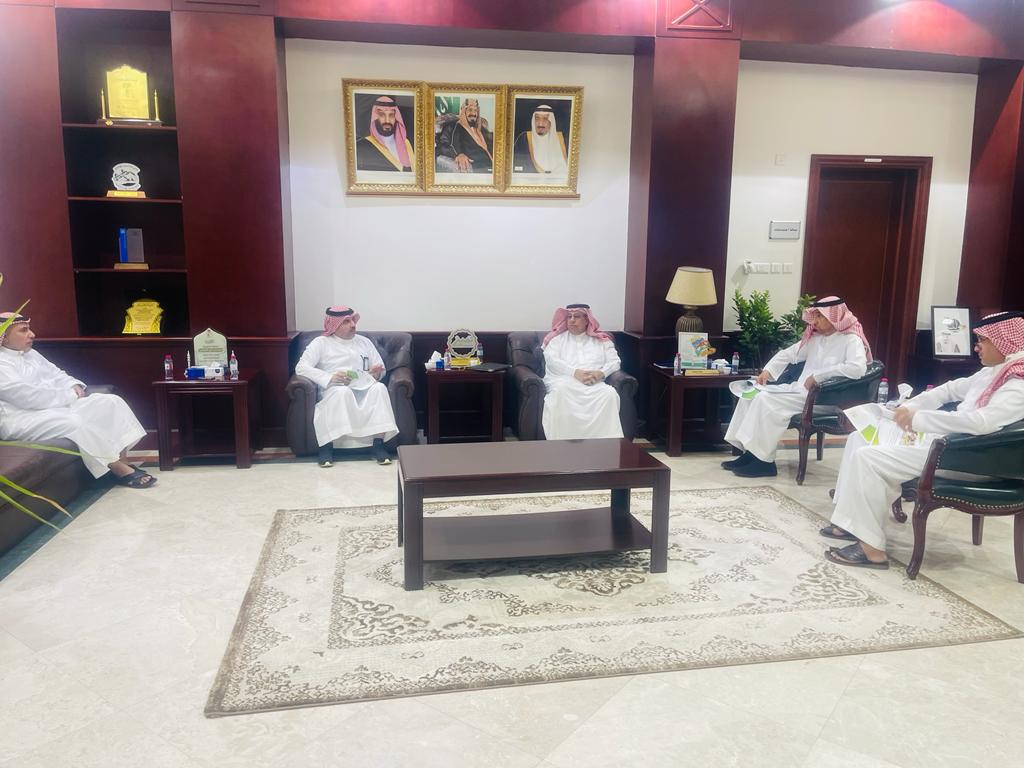 hcp_buk's tweet photo. محافظ #البكيرية  رئيس اللجنة الرئيسية للبرنامج يطلع على تقرير أعمال ومبادرات  اللجنة التنفيذية لبرنامج مدينة البكيرية الصحية https://t.co/PzHXO3OAeG