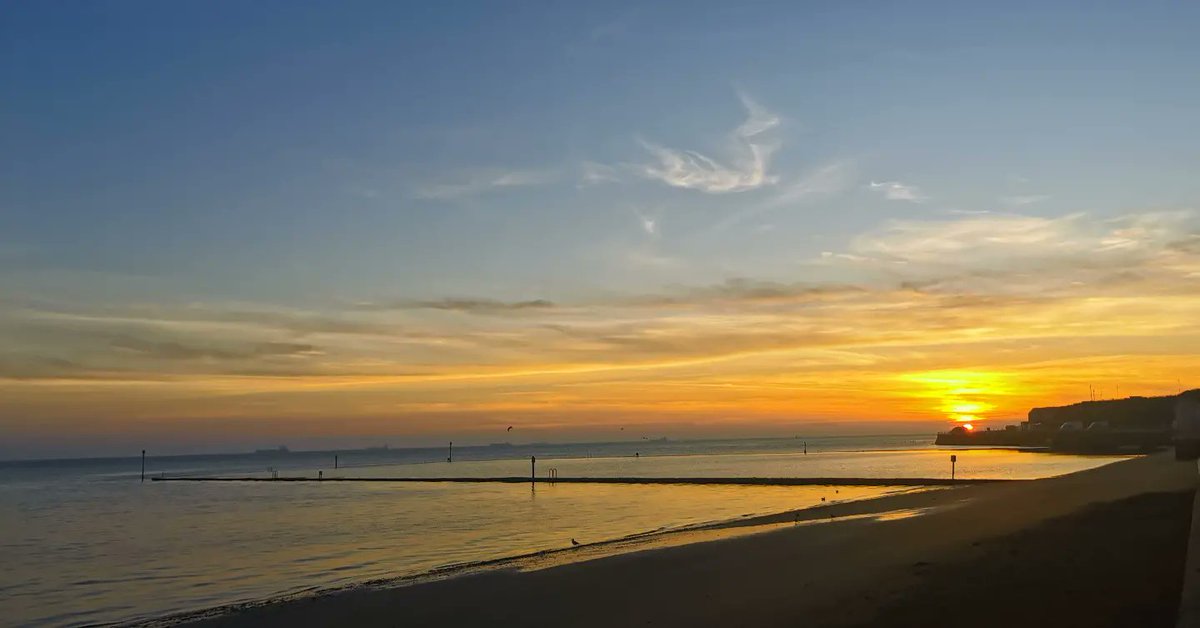 Dr. Lucy Lyons (@lucylyons) on Twitter photo No swim as #SEWAGE was knowingly discharged by <a href="/SouthernWater/">Southern Water</a> Seeing this beautiful sunrise & unable to swim because of fucking raw sewage. #SouthernWater are criminals and are getting away with this every single fucking time.
Absolute fucking greedy profiteering cunts No swim as #SEWAGE was knowingly discharged by <a href="/SouthernWater/">Southern Water</a> Seeing this beautiful sunrise & unable to swim because of fucking raw sewage. #SouthernWater are criminals and are getting away with this every single fucking time.
Absolute fucking greedy profiteering cunts