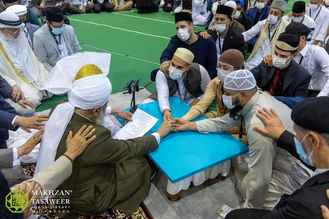 makhzanteam's tweet photo. Initiation Ceremony (Bai'at) at the hand of Hazrat Khalifatul Masih V (aba) at Jalsa Salana Germany 2023 - Stuttgart, Germany — 3rd September 2023
#jalsaconnect #jalsagermany #KaliflnDeutschland #CaliphlnGermany https://t.co/1Mfr0a0Vxe