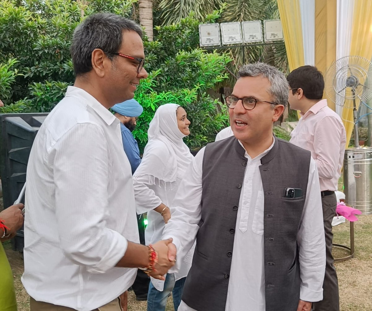 Ashish_HLA's tweet image. Glimpse of our Meet &amp;amp; Greet with @ProfCong Stalwarts @SalmanSoz Sir @AalimJaveri Bhai  @szarita Ji AND @INCIndia&apos;s Former MP Respected  @_SandeepDikshit Ji over a high tea with Hon. @ShashiTharoor Sir at his residence
#JudegaBharatJeetegaINDIA
#ProfessionalsForProgress