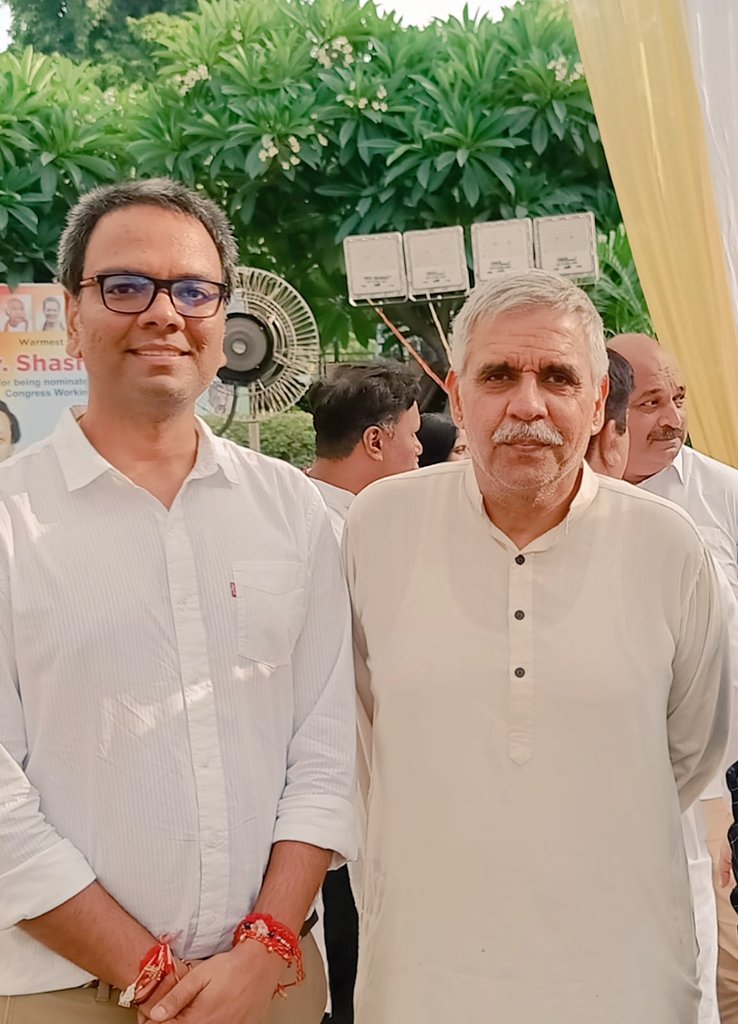 Ashish_HLA's tweet image. Glimpse of our Meet &amp;amp; Greet with @ProfCong Stalwarts @SalmanSoz Sir @AalimJaveri Bhai  @szarita Ji AND @INCIndia&apos;s Former MP Respected  @_SandeepDikshit Ji over a high tea with Hon. @ShashiTharoor Sir at his residence
#JudegaBharatJeetegaINDIA
#ProfessionalsForProgress