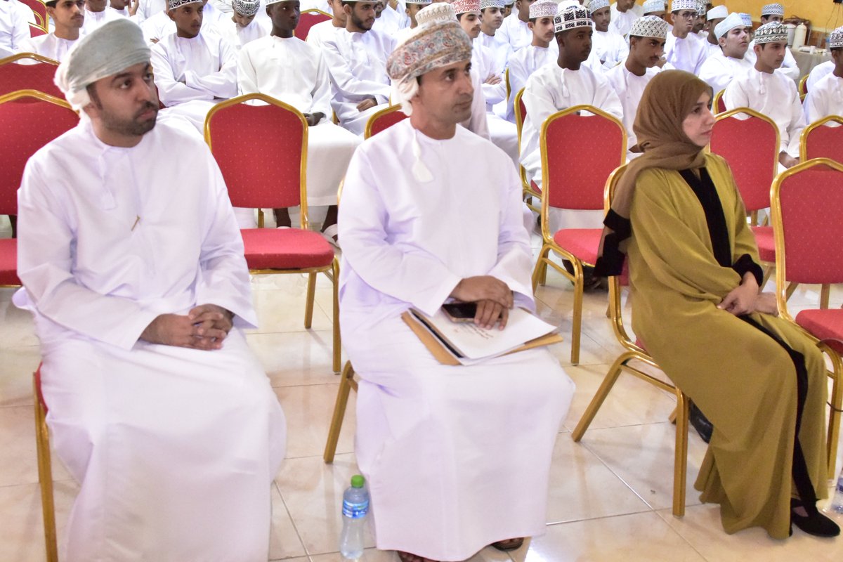 EduGovNBT's tweet photo. فريق برنامج BETC يزور مدرسة كعب بن برشة@KaabBinBarsha ، ويلتقي بطلاب الصف الحادي عشر وعدد من أولياء أمورهم،حيث تأتي هذه الزيارة من أجل تهيئة الطلاب لبدء الدراسة بمسار التعليم المهني والتقني، والتي ستنطلق في العاشر من الشهر الجاري.
#تعلم_مستدام 
#فعاليات_تعليمية_شمال_الباطنة https://t.co/kOr9WPaIKP